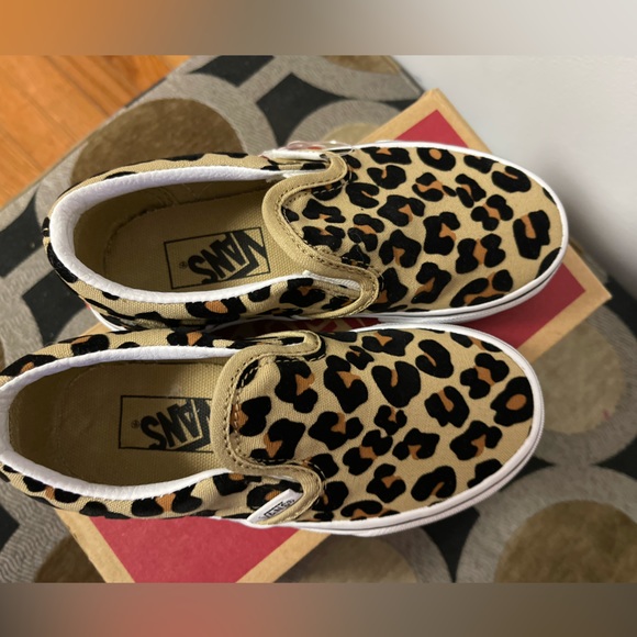 Vans - Picture 1 of 5